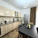Center Gem With Jacuzzi & Terrace * Durrës