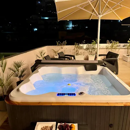 公寓 Center Gem With Jacuzzi & Terrace