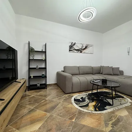 Center Gem With Jacuzzi & Terrace Durrës