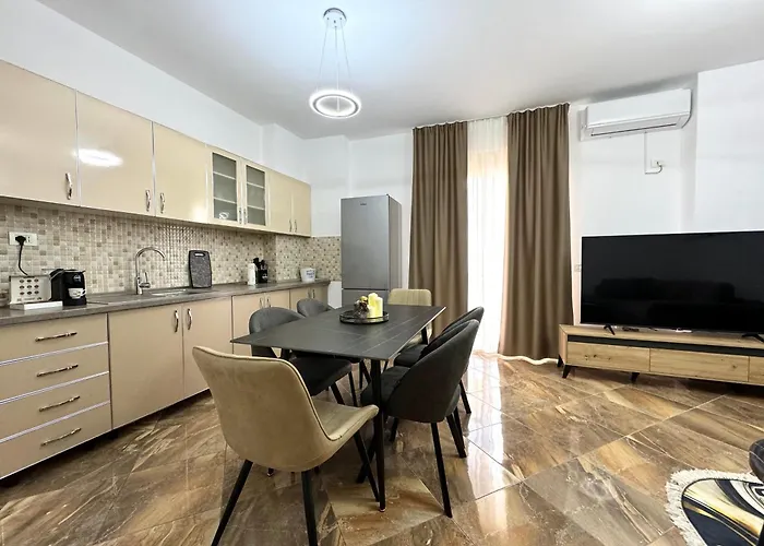 Center Gem With Jacuzzi & Terrace Durrës