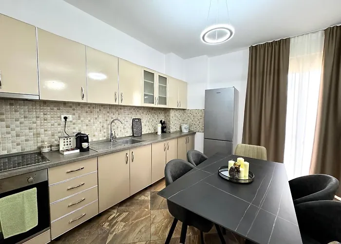 Center Gem With Jacuzzi & Terrace * Durrës