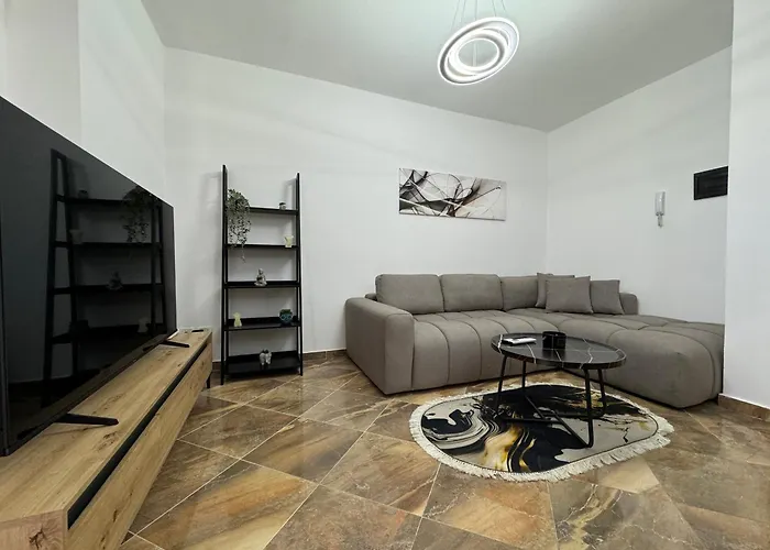Center Gem With Jacuzzi & Terrace Durrës