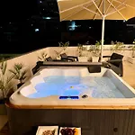 Apartment Center Gem With Jacuzzi & Terrace