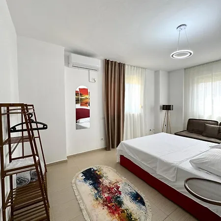 Center Gem With Jacuzzi & Terrace Durrës