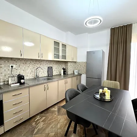Center Gem With Jacuzzi & Terrace * Durrës
