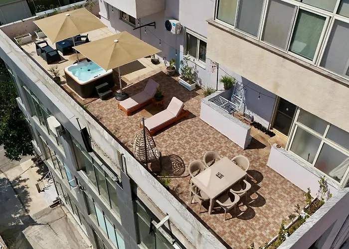 Center Gem With Jacuzzi & Terrace *