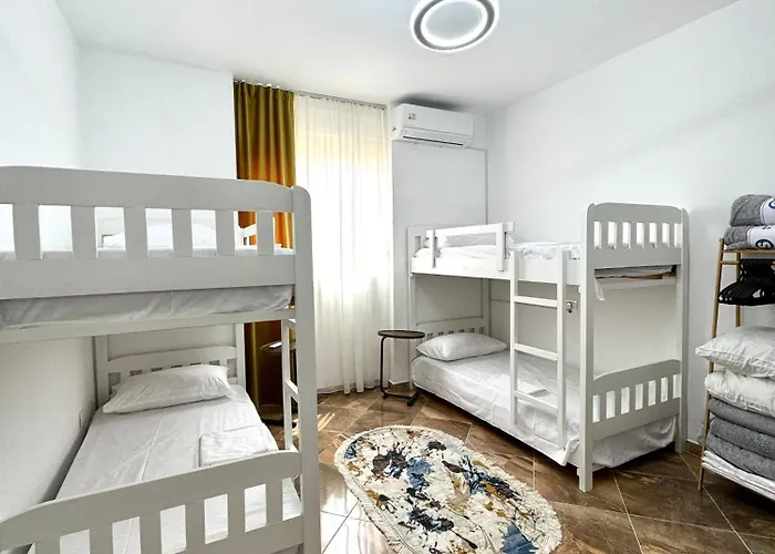 Center Gem With Jacuzzi & Terrace